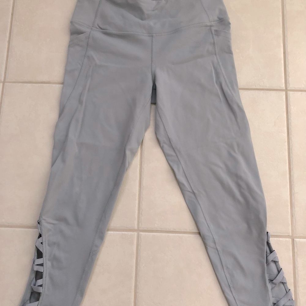 Victoria’s Secret Sport grey cropped leggings